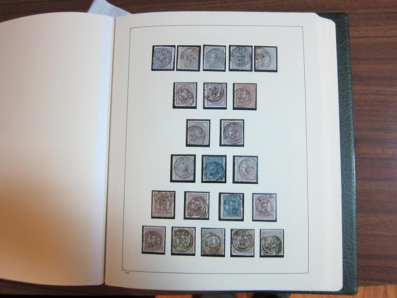 0014 (38).jpg -     Lote:    14      Marcofilia      Lotes Especiais       Descrição:      Portugal.   Colecção montada em dois álbuns com estudo especializado das marcas de duplo círculo e circulares do Porto, com selos de diversas emissões e cartas. Lote a ver.        Lote       Valor Base:     &euro; 1.500,00     Valor Venda:     &euro; 1.500,00     